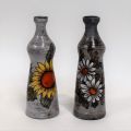 Lot de 2 vases en grès de Vallauris, dont un avec décor de tournesol