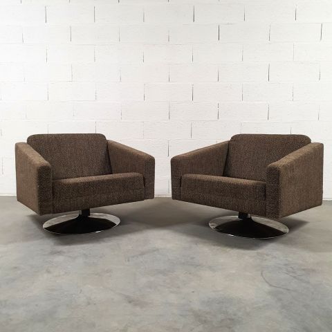 Paire de fauteuils pivotants BOconcept en tissu moucheté, design élégant et confortable