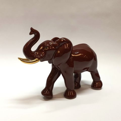 Élphant en chocolat, yeux dorés, pièce unique de 20,5 cm à Longwy