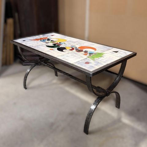 Table basse rectangulaire en fer forgé et faïence, design Marie Christine Treinen