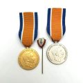 Sammlung von UGDA-Medaillen aus den 80er/90er Jahren mit emailliertem Abzeichen