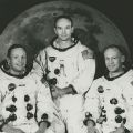 Photographie historique : Apollo 11, équipage devant la Lune avant conquête