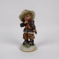 Figurine en porcelaine Capodimonte d'un alpiniste, signée, hauteur 16 cm