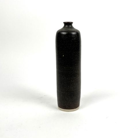 Soliflore unique de Corneille, céramique signée, pigments bruns et noirs, 1975