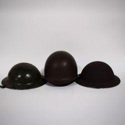 Lot de 5 casques militaires anglais et américain des années 50