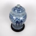 Grand pot couvert en porcelaine bleue, Chine, 44 cm, quelques éclats à signaler