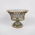 Panier en porcelaine Capodimonte, décor floral, première moitié XXe siècle