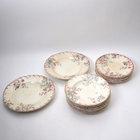 Service en faïence "été" : 6 assiettes plates, 9 creuses et 2 plats