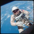 (NASA. GRAND FORMAT. GEMINI-4. EVA. H WHITE II) Mission historique Gémini 4