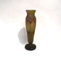 DAUM FRANCE : Vase à col évasé sur piedouche, décor dégagé, hauteur 52 cm