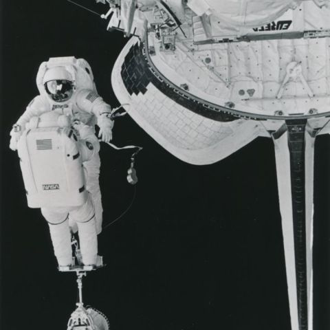 Tirage chromogénique vintage NASA : sortie extra-véhiculaire de la navette spatiale, 1990