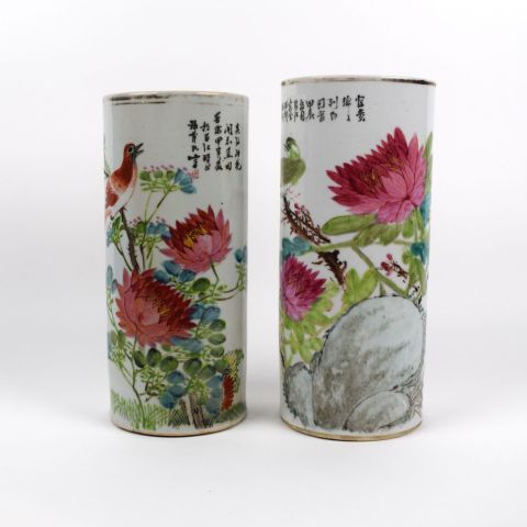 Paire de vases en porcelaine chinoise décor oiseaux, début XXème siècle, 24 cm