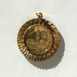 Pendentif commémoratif en or des Jeux Olympiques de Munich 1972