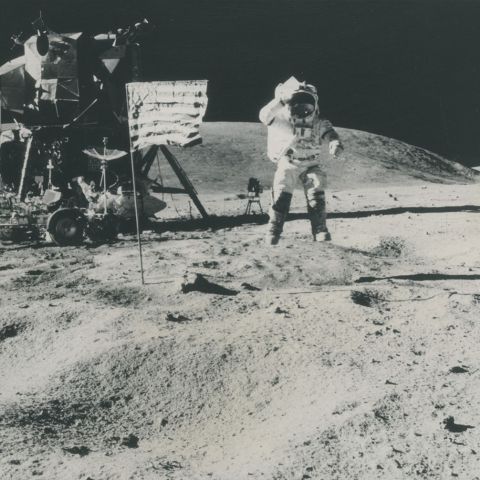 Apollo 16 : John W. Young sur la Lune, moment historique en avril 1972