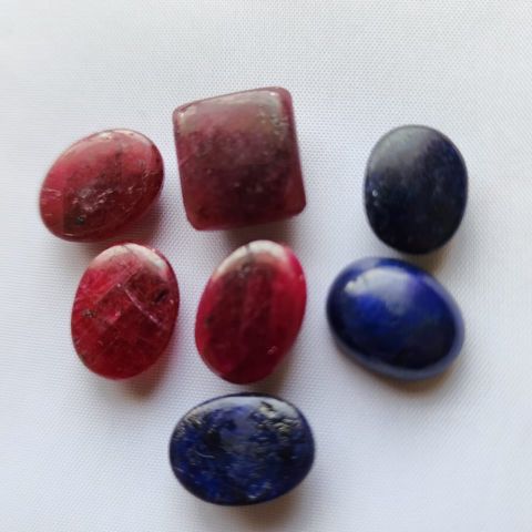 Lot de 4 Rubis et 3 Saphirs naturels, total 60.40 Ct, tailles diverses
