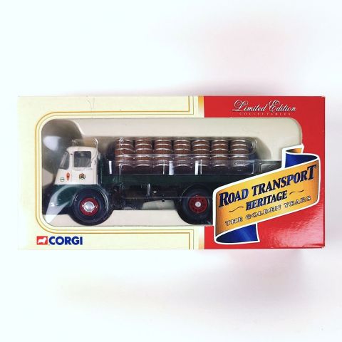 Camion ERF KV Corgi Classics avec barils, en bon état, référence CC10505
