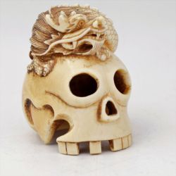 Nice netsuke from the 1930/40's, skull and crossbones
