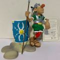 (ASTÉRIX) LEBLON-DELIENNE : Romain en Belgique (LAS10), figure from the GOSCINNY & UDERZO universe, 2003, original box, certificate #1405/3000 and handwritten signature of Marie Leblon in the shield, complete with base and spear