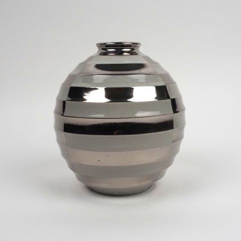 Vase boule Villeroy & Boch Septfontaines, décor argenté et blanc-bleu, années 20/30