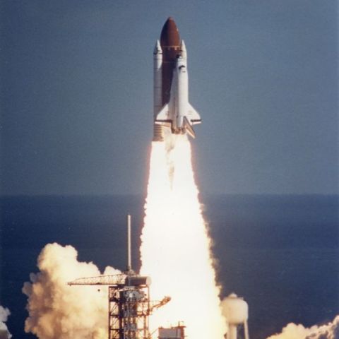 Photographie historique : Décollage d'Atlantis pour une mission secrète en 1988