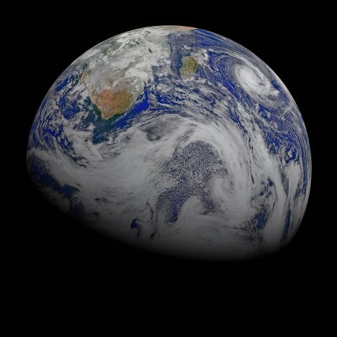 (NASA. TERRE) Les données photographiques de 6 orbites du satellite Suomi