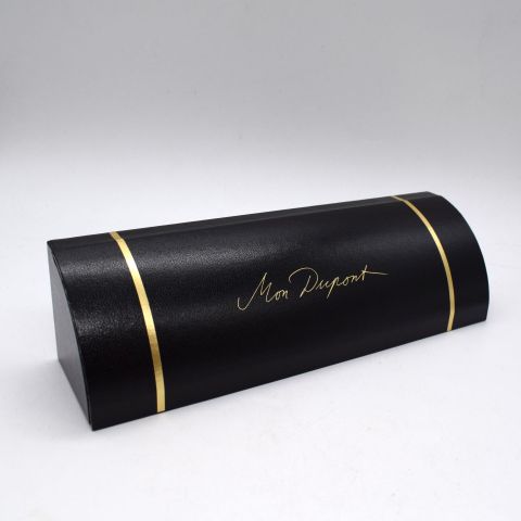 Stylo bille rouge de Karl Lagerfeld pour Dupont, modèle "Lotus rouge", 2011