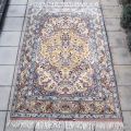 Magnifique tapis en soie ISPAHAN signé par Hassan Dardashti - 240 x 155 cm