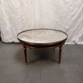 Table basse guéridon Louis XVI en marbre veiné et laiton, milieu XXe siècle