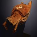Masque mumuyé du Nigéria avec cornes, bois teinté rougeâtre, 480mm