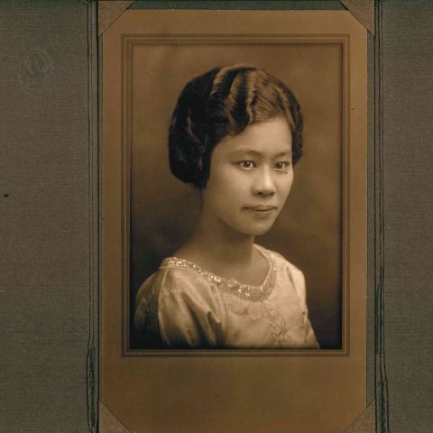 Photographie d'art d'une femme asiatique à Ann Arbor, vers 1900