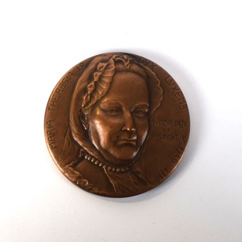 Médaille en bronze Maria Theresa, dessinée par Charlotte Engels, prix Grand-Duc Adolphe