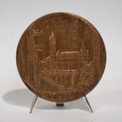 Bronzemedaille der luxemburgischen Sparkasse aus dem Jahr 1972, mit Ständer