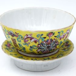Small Chinese enameled porcelain cup
