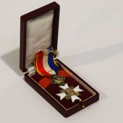 Medaille der Fédération des Sapeurs Pompiers Luxembourg aus weißem emailliertem Metall