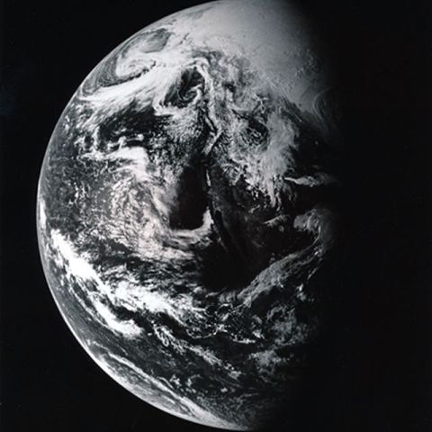 Vue magnifique de la Terre, tirage chromogénique de la mission Apollo 13