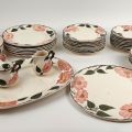 Service Villeroy "Wild Rose" : Porcelaine blanche, motif floral rose et feuilles