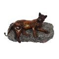 Sculpture en bronze "Lionne au repos" par Charles Valton (1851-1918)