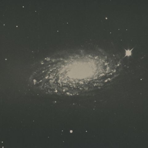 Rare photographie historique de la Nasa : La nébuleuse Messier 63 depuis le télescope Lick