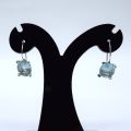 Paire de boucles d'oreilles en or blanc 18ct avec spinelles ovales bleues
