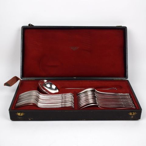 Coffret ancien Christofle : douze cuillères, fourchettes et louche en métal argenté