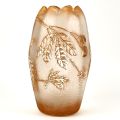 Vase ovoïde en verre blanc : décor de marronniers dorés, début XXe
