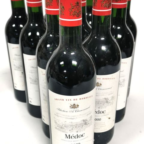 Lot de 12 Bouteilles de MÉDOC A. Chamvermeil, Millésime 2000, Rouge