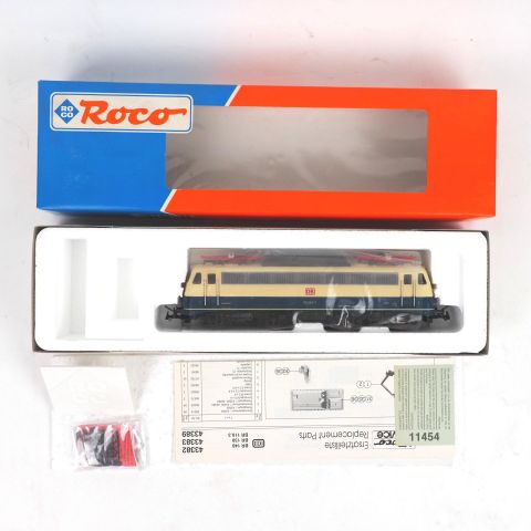 Locomotive électrique "110 340-7" (DB) en état neuf avec accessoires et notice