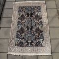 NAÏN : Magnifique tapis persan en laine avec motifs végétaux et animaux
