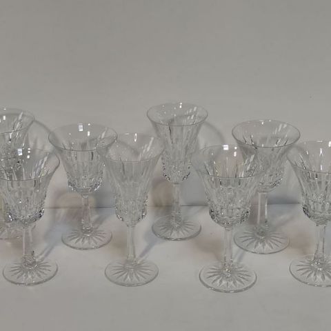ENSEMBLE de verres en cristal taillé