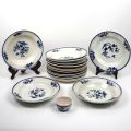 Ensemble de 16 assiettes en faïence de Tournai avec décor à la mouche