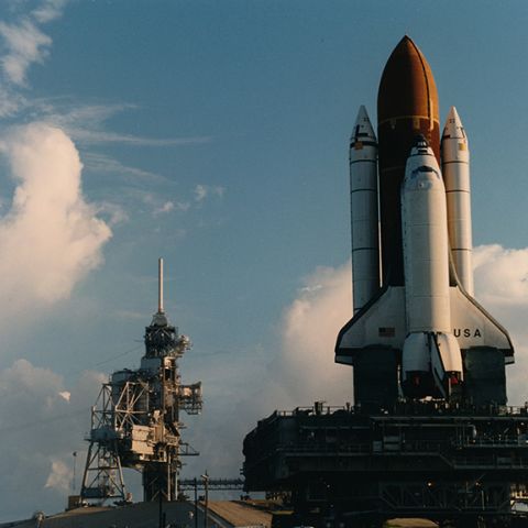 Rare vue : Navette spatiale Columbia (Mission STS-58) en préparation pour le décollage