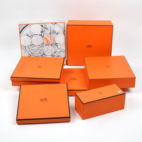 Ensemble de 7 boîtes orange Hermès, diverses tailles, en très bon état
