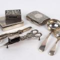 Ensemble d'accessoires en argent et métal argenté du début XXe siècle