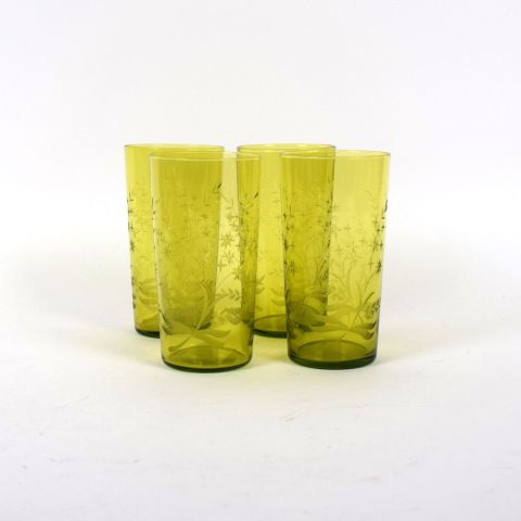 Suite de 4 verres en cristal vert, fin XIXe-début XXe siècle, Lorraine